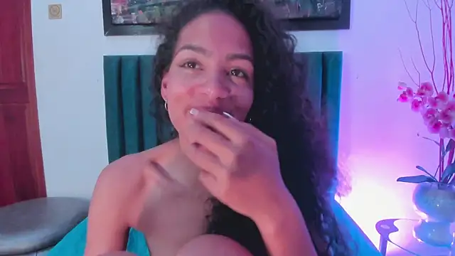 AntonellaHall  online show from 02/27/25, 06:20