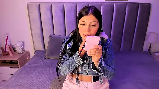 Emmy-Turnner online show from 12/01/25, 11:44