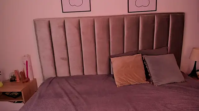 Emmy-Turnner online show from 11/26/25, 11:54