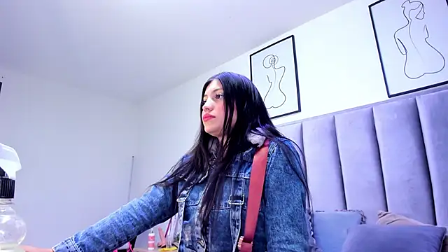 Snapshot of Laiia_Page chatting on 12/16/25, 12:20 Laiia Page online show from 12/16/25, 12:20