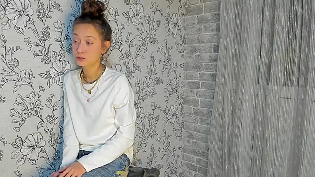 EllaSky xoxo online show from 10/31/25, 09:32