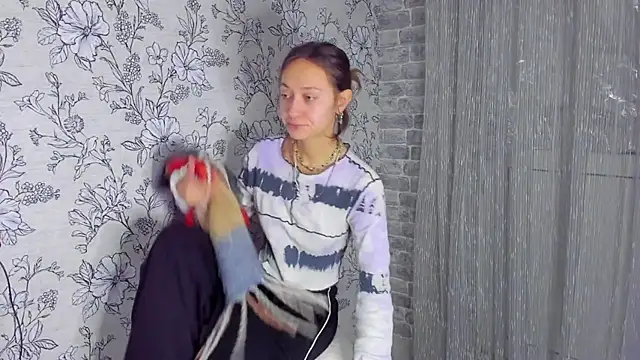 EllaSky xoxo online show from 11/17/25, 08:35