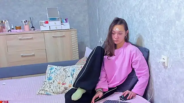 EllaSky xoxo online show from 11/19/25, 12:49