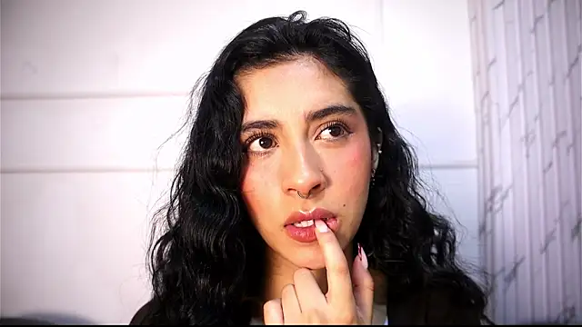Alyssa jones online show from 06/02/26, 04:12