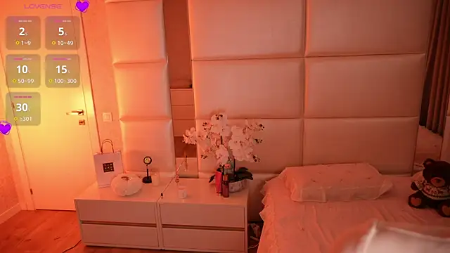 Lilly Colins online show from 11/14/25, 08:45