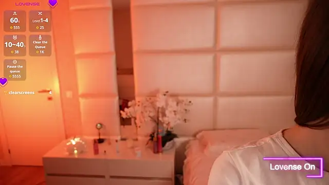 Lilly Colins online show from 10/26/25, 08:20