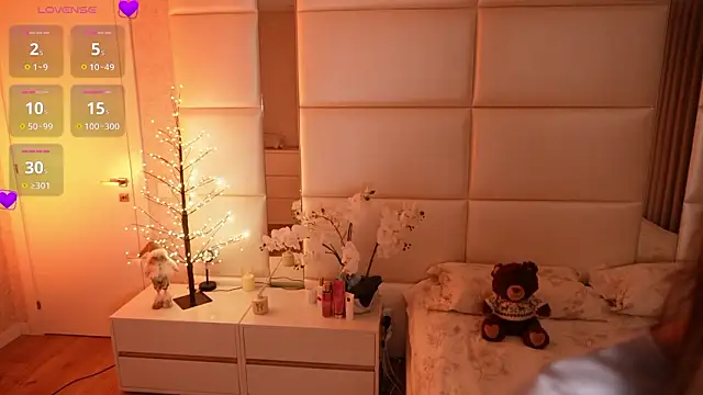 Lilly Colins online show from 02/13/26, 07:25