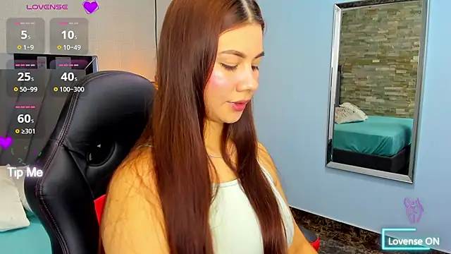 LIANEUMANN online show from 02/17/25, 07:33