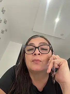 AntonellaAlondra4 online show from 05/22/26, 06:06