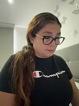 AntonellaAlondra4 online show from 05/11/26, 12:50