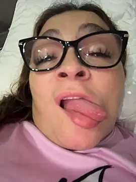 AntonellaAlondra4 online show from 05/13/26, 03:57