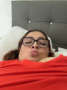 AntonellaAlondra4 online show from 05/13/26, 04:03