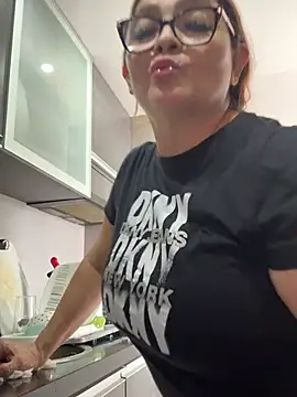 AntonellaAlondra4 online show from 05/26/26, 01:31