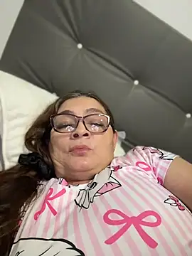 AntonellaAlondra4 online show from 04/22/26, 03:24
