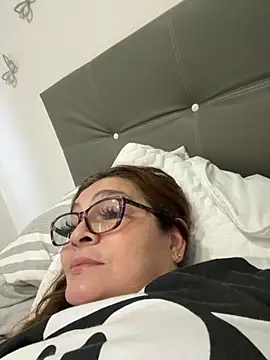 AntonellaAlondra4 online show from 10/07/25, 11:44