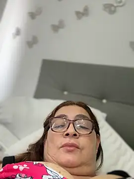 AntonellaAlondra4 online show from 11/17/25, 01:26