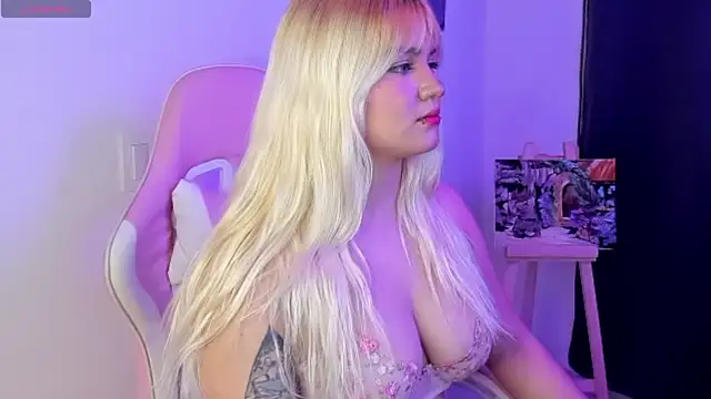 Snapshot of Pretty__zoe chatting on 02/12/25, 02:56 Pretty zoe online show from 02/12/25, 02:56