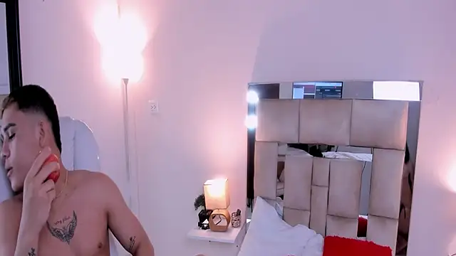 Snapshot of saraandstiven chatting on 03/08/25, 03:28 saraandstiven online show from 03/08/25, 03:28