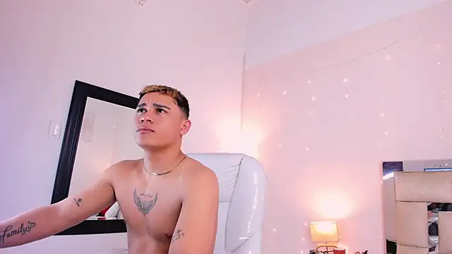 Snapshot of saraandstiven chatting on 01/23/25, 07:22 saraandstiven online show from 01/23/25, 07:22