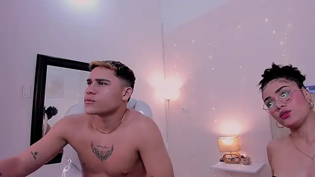 Snapshot of saraandstiven chatting on 02/06/25, 04:10 saraandstiven online show from 02/06/25, 04:10