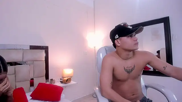 Snapshot of saraandstiven chatting on 03/03/25, 03:05 saraandstiven online show from 03/03/25, 03:05