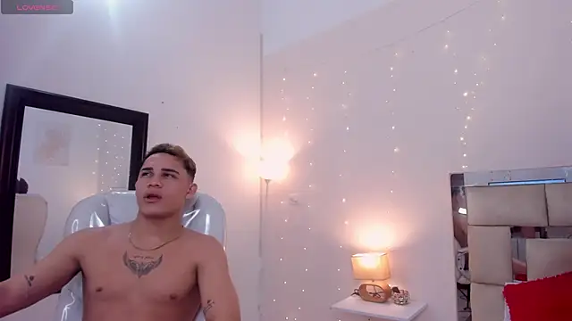 Snapshot of saraandstiven chatting on 02/11/25, 08:15 saraandstiven online show from 02/11/25, 08:15