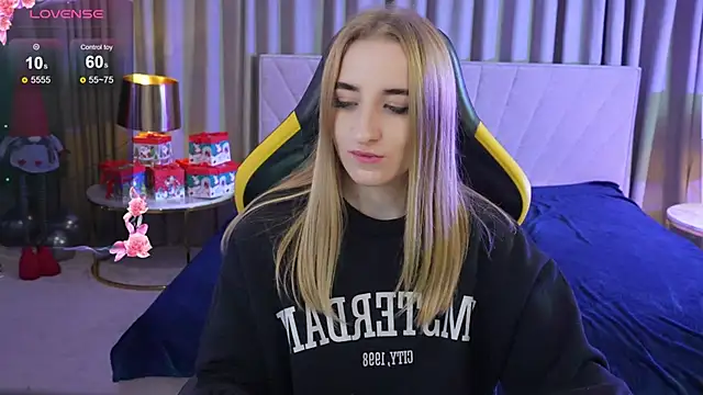 Tess LovelyWest online show from 12/30/24, 11:38