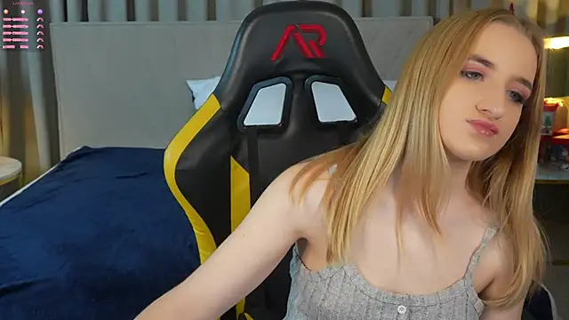 Tess LovelyWest online show from 12/28/24, 12:04