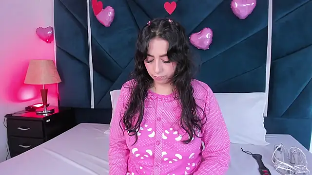 Snapshot of AlondraMendez chatting on 02/18/25, 04:37 AlondraMendez online show from 02/18/25, 04:37