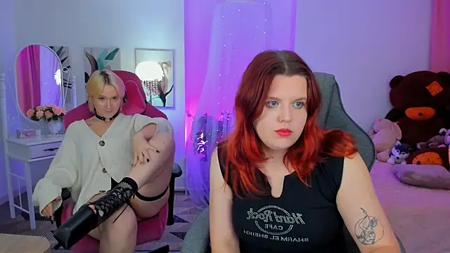 Snapshot of NielletaBlossom chatting on 10/12/25, 02:35 NielletaBlossom online show from 10/12/25, 02:35
