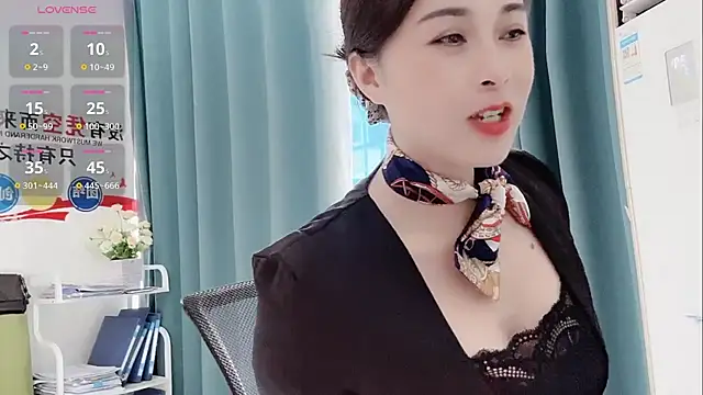 Snapshot of Qwi-V1 chatting on 09/09/25, 02:32 Qwi-V1 online show from 09/09/25, 02:32