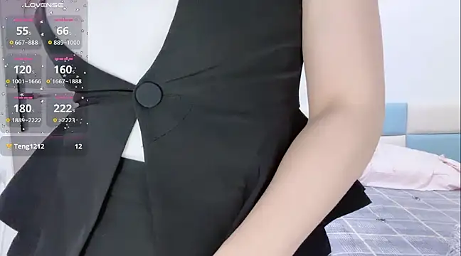 Snapshot of Qwi-V1 chatting on 12/22/24, 10:58 Qwi-V1 online show from 12/22/24, 10:58