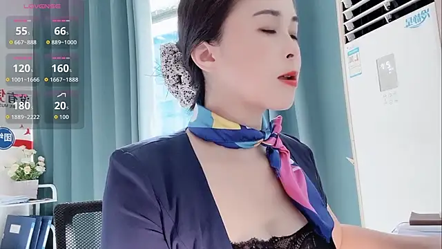 Snapshot of Qwi-V1 chatting on 10/13/25, 07:21 Qwi-V1 online show from 10/13/25, 07:21