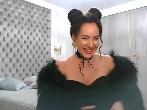 TianaPosh online show from 03/06/25, 11:20