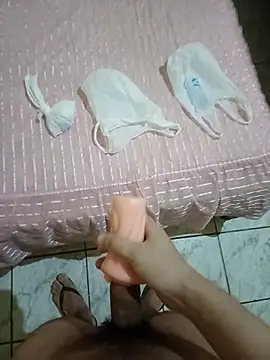 pedronovinho123 online show from 10/02/25, 11:24