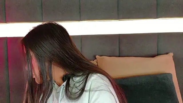 nicolle pierce online show from 10/25/25, 01:12