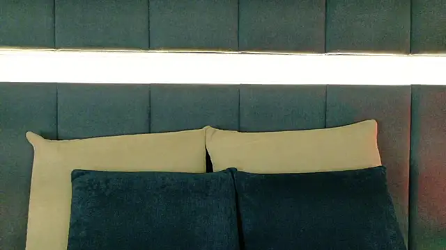 nicolle pierce online show from 10/29/25, 02:16