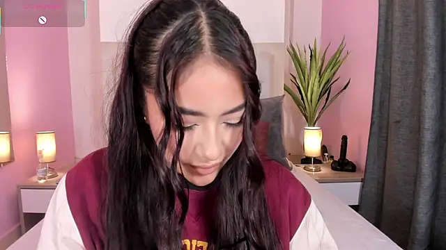 nicolle pierce online show from 05/09/26, 02:42