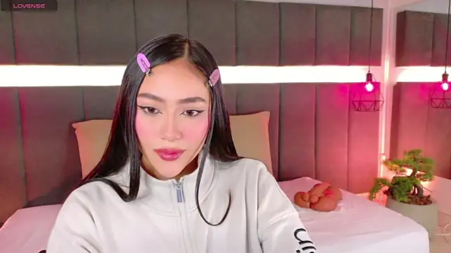 nicolle pierce online show from 11/14/25, 02:54