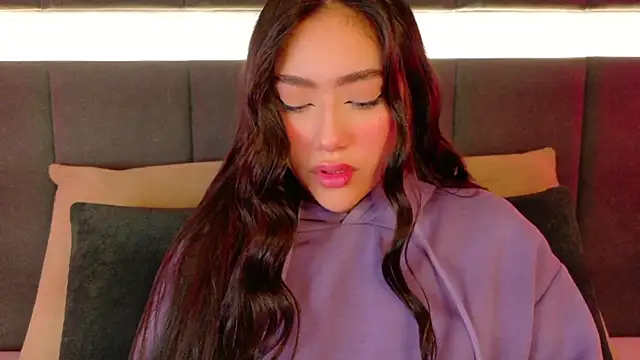 nicolle pierce online show from 11/19/25, 02:28