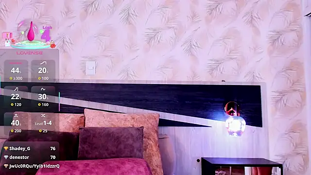 nicolle pierce online show from 12/04/25, 01:21