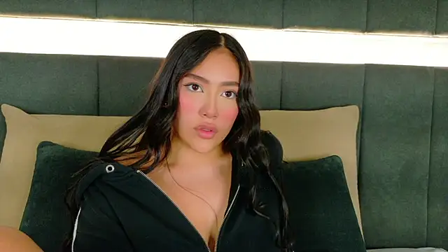 nicolle pierce online show from 11/10/25, 02:00