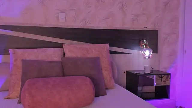 nicolle pierce online show from 02/25/26, 01:22