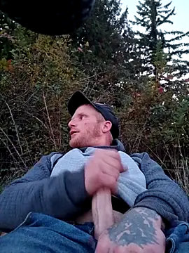 Snapshot of GINGERHEADMAN chatting on 10/15/25, 01:37 GINGERHEADMAN online show from 10/15/25, 01:37