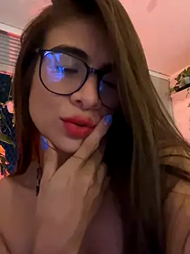 Snapshot of MariaIsabella8 chatting on 10/03/25, 11:39 MariaIsabella8 online show from 10/03/25, 11:39