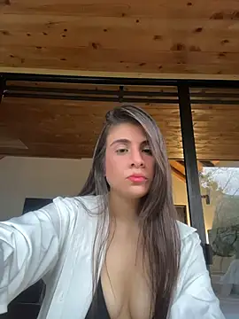 Snapshot of MariaIsabella8 chatting on 05/07/26, 10:35 MariaIsabella8 online show from 05/07/26, 10:35