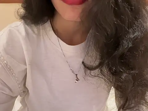 Divyaa69 online show from 05/18/26, 06:56