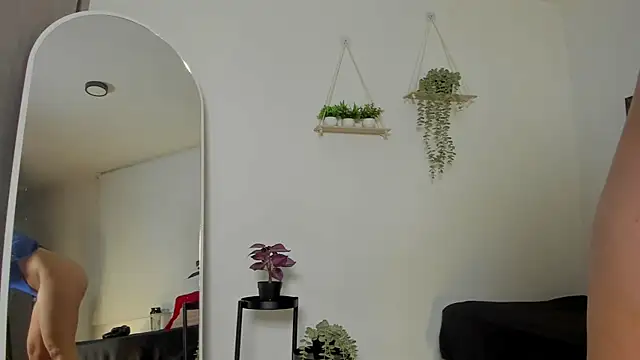 sara sweet9 online show from 12/02/25, 10:44