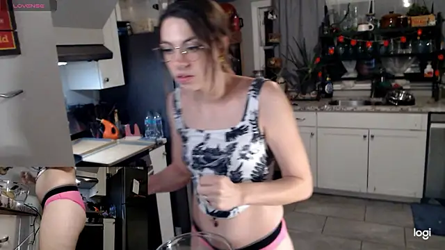 KSwonderland6 online show from 02/12/26, 06:35