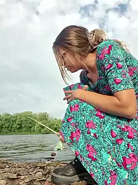 KSwonderland6 online show from 09/22/25, 02:12